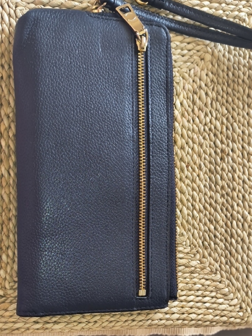 Coach Navy Blue Leather Wristlet (LARGE SIZE) with Gold Hardware Coach New York - Picture 4 of 12
